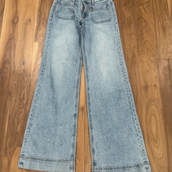 Alice + Olivia Jeans - Picture 3 of 4